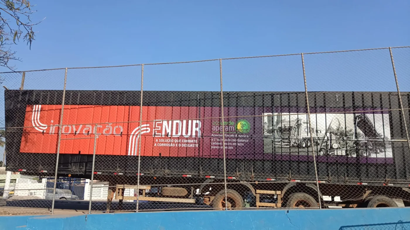 Lateral do baú de carvão com aplicação do aço ENDUR 300
